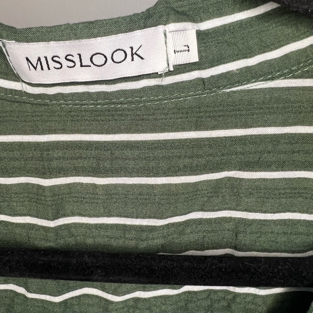 Button down - Picture 3 of 3